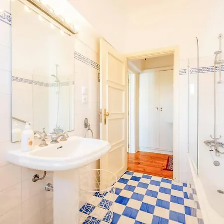 To Calm In Lisbons Center Lejlighed Lisboa